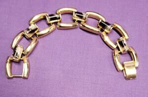 Large Gold Tone Link Bracelet With Faux Simulated Tortoiseshell Accents 7.25"